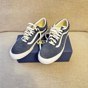 NWOT Vans old skool, Men's 10.5 Navy HEIQ water repellent